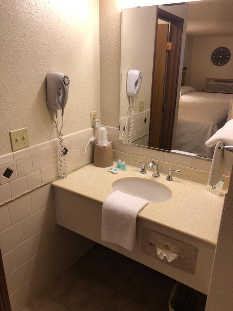 Yellowstone Village Inn And Suites Gardiner Dış mekan fotoğraf