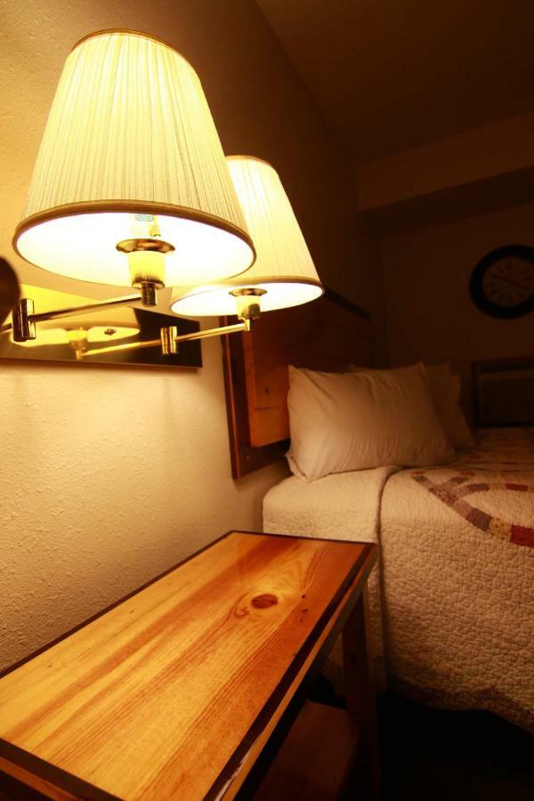 Yellowstone Village Inn And Suites Gardiner Dış mekan fotoğraf